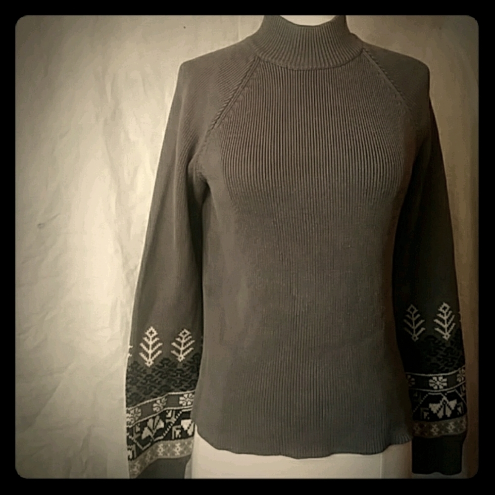 The North Face mock turtleneck sweater-sz M